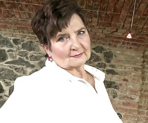 Yüksek genç milf porno